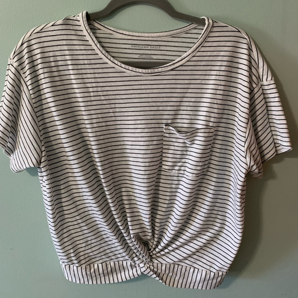 American Eagle cropped tee. Medium.